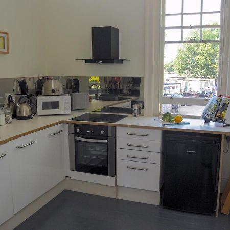 Saffrons Apartment Eastbourne Bagian luar foto