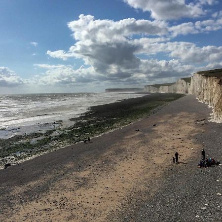 Saffrons Apartment Eastbourne Bagian luar foto