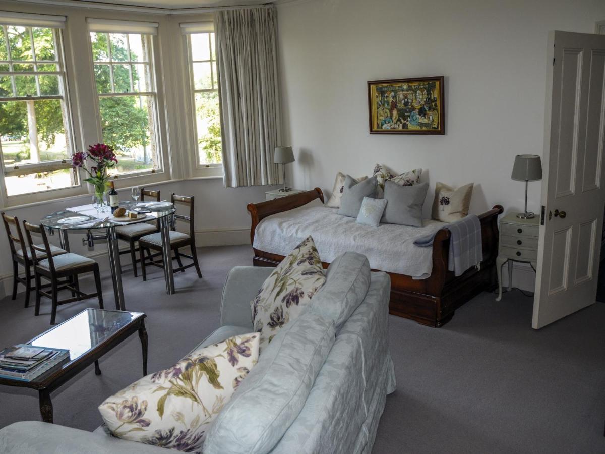 Saffrons Apartment Eastbourne Bagian luar foto